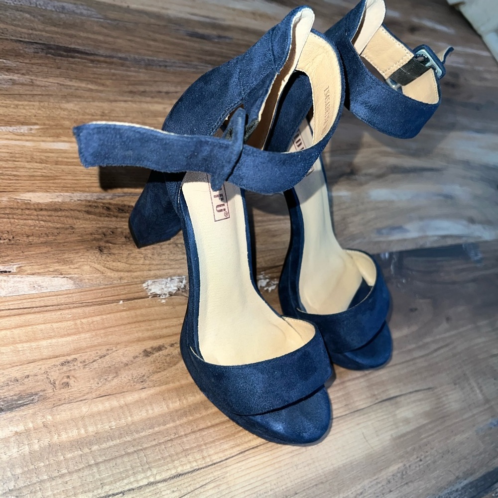 NAVY BLUE HEELS. WORN ONCE